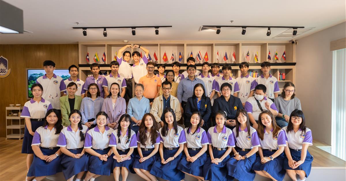 คณะศิลปศาสตร์ให้การต้อนรับคณะครูและนักเรียน โรงเรียนจักรคำคณาทร จังหวัดลำพูน